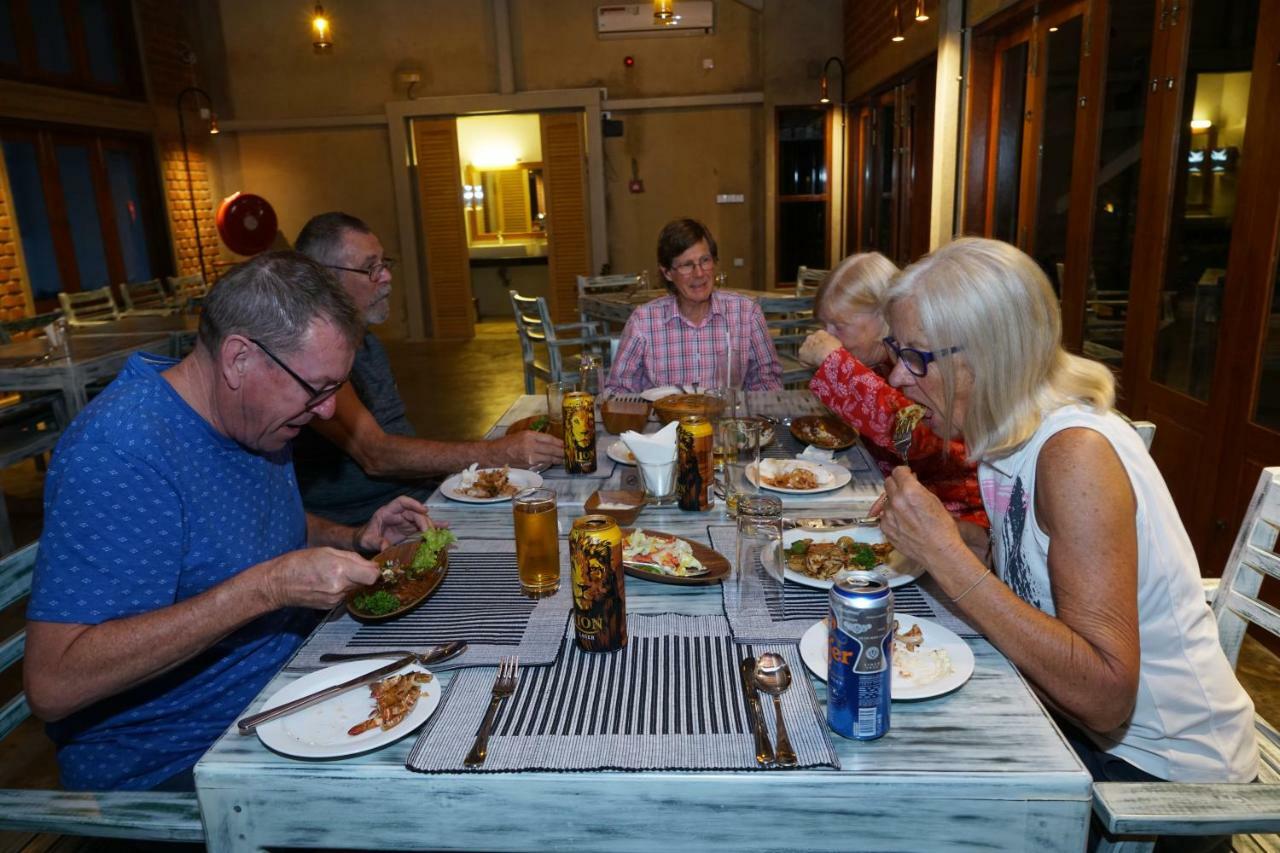 Olinia Airport Hotel Katunayaka Eksteriør billede